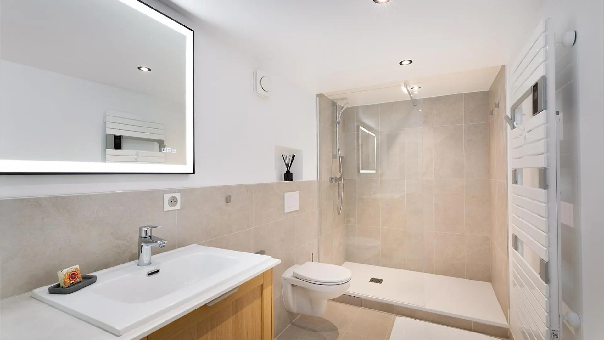 Le Marais - 1 Bedroom Apartment *